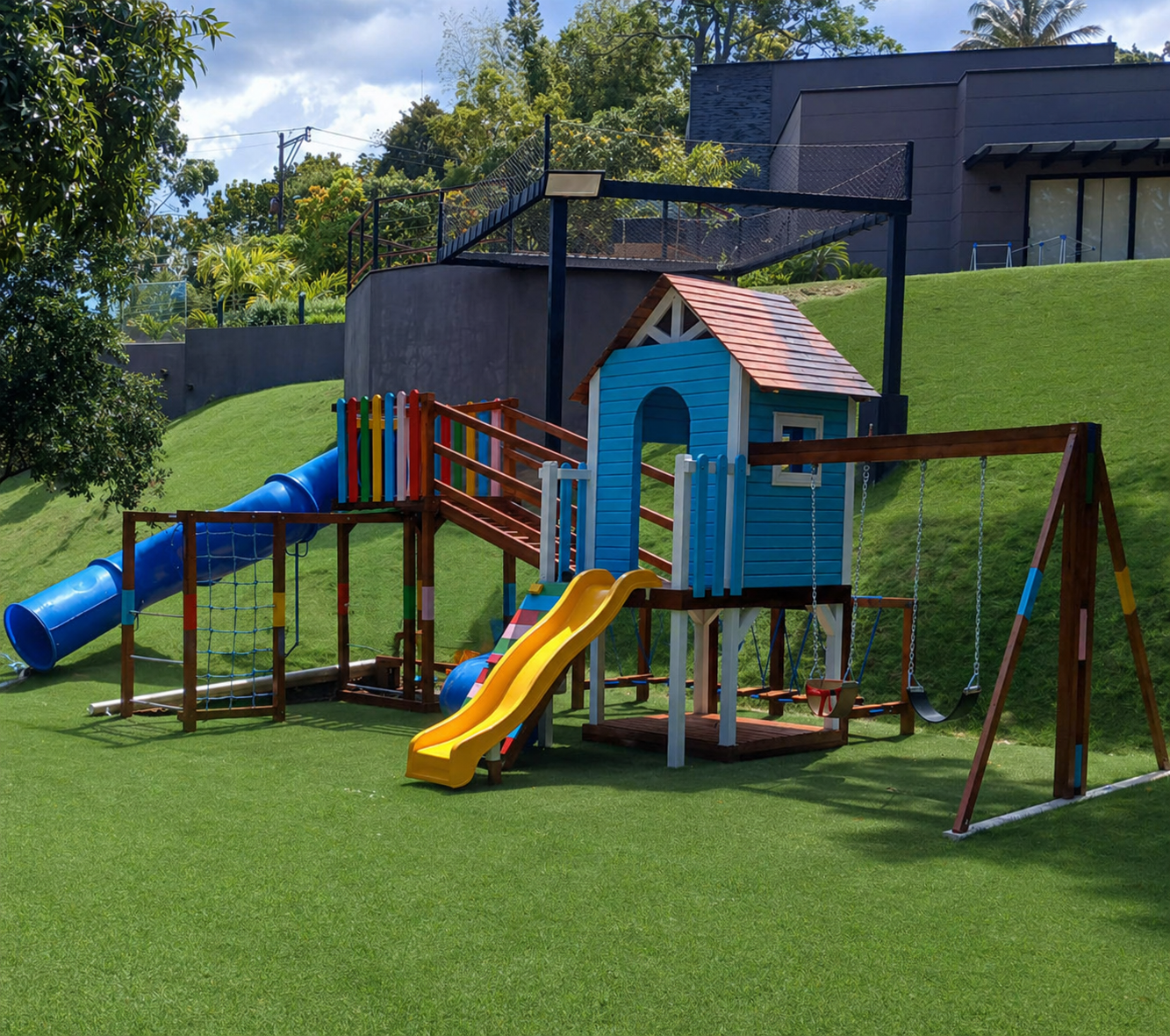 Parque infantil de lujo en madera inmunizada por Inmuwood